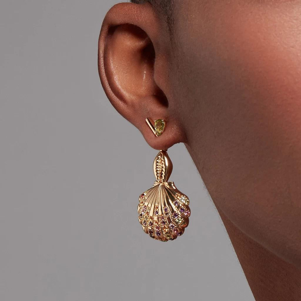 Gold bar stud with green peridot gemstone styled with a gold seashell charm.