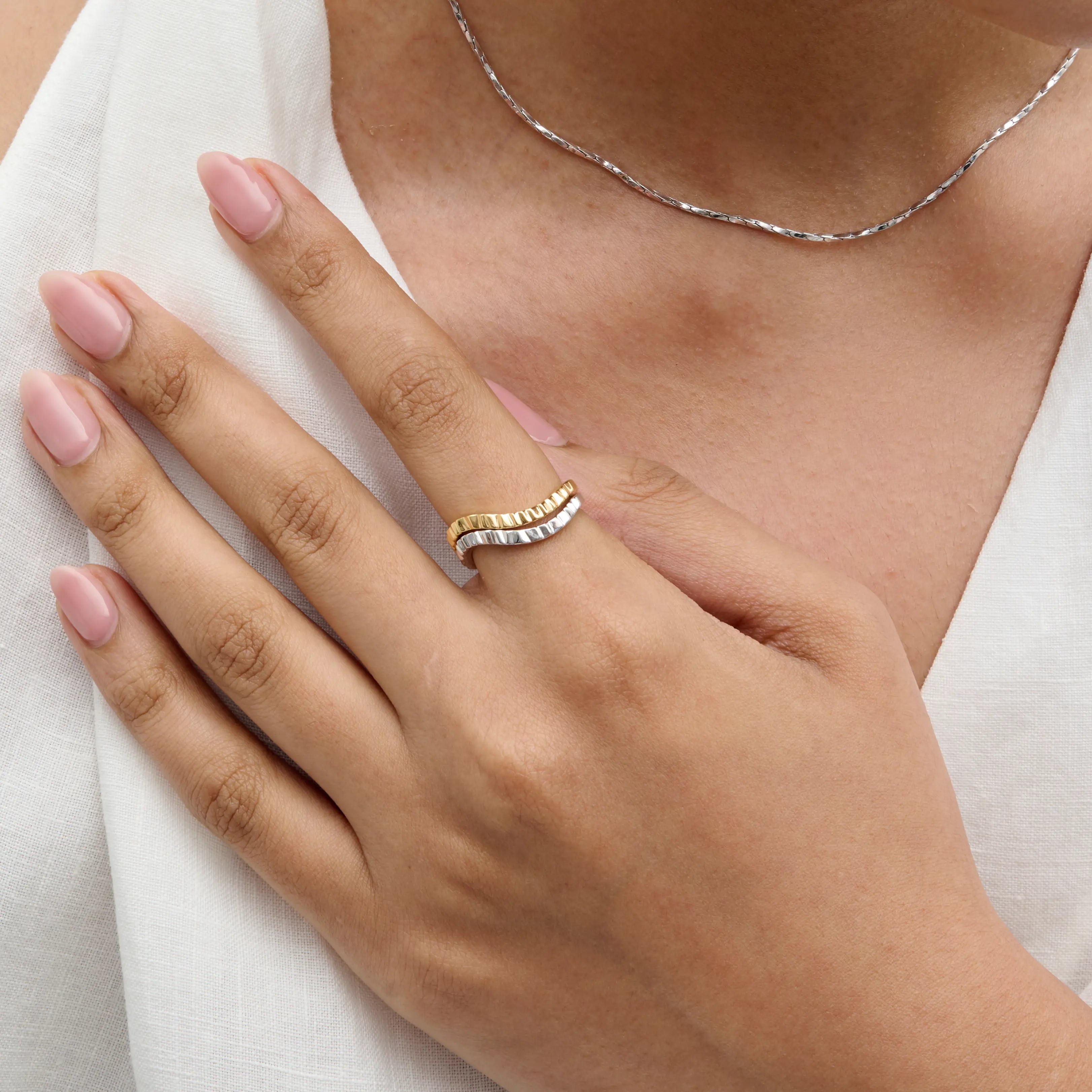 Curve Ring