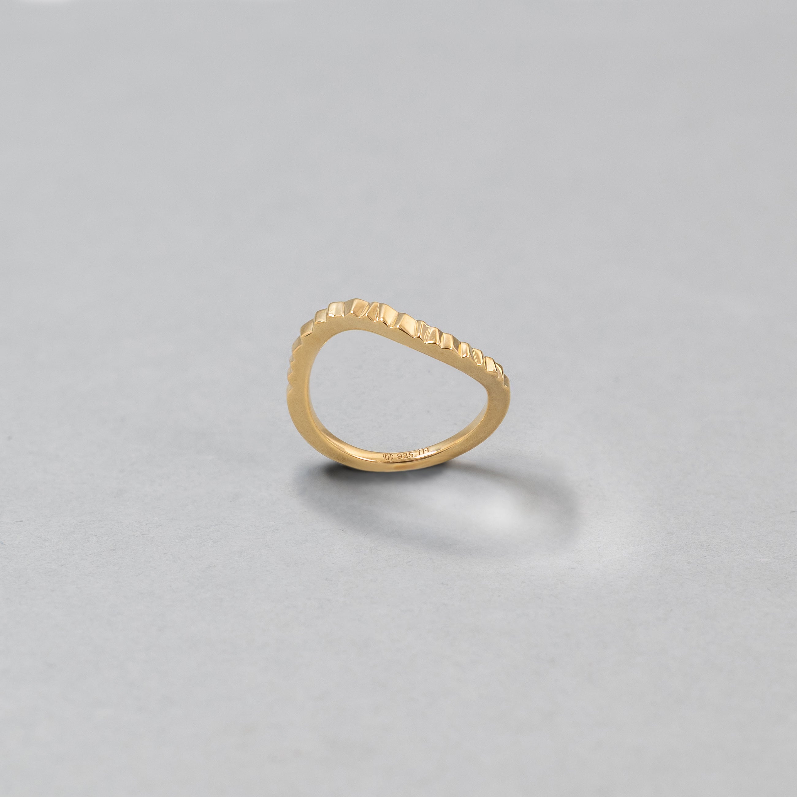 Curve Ring