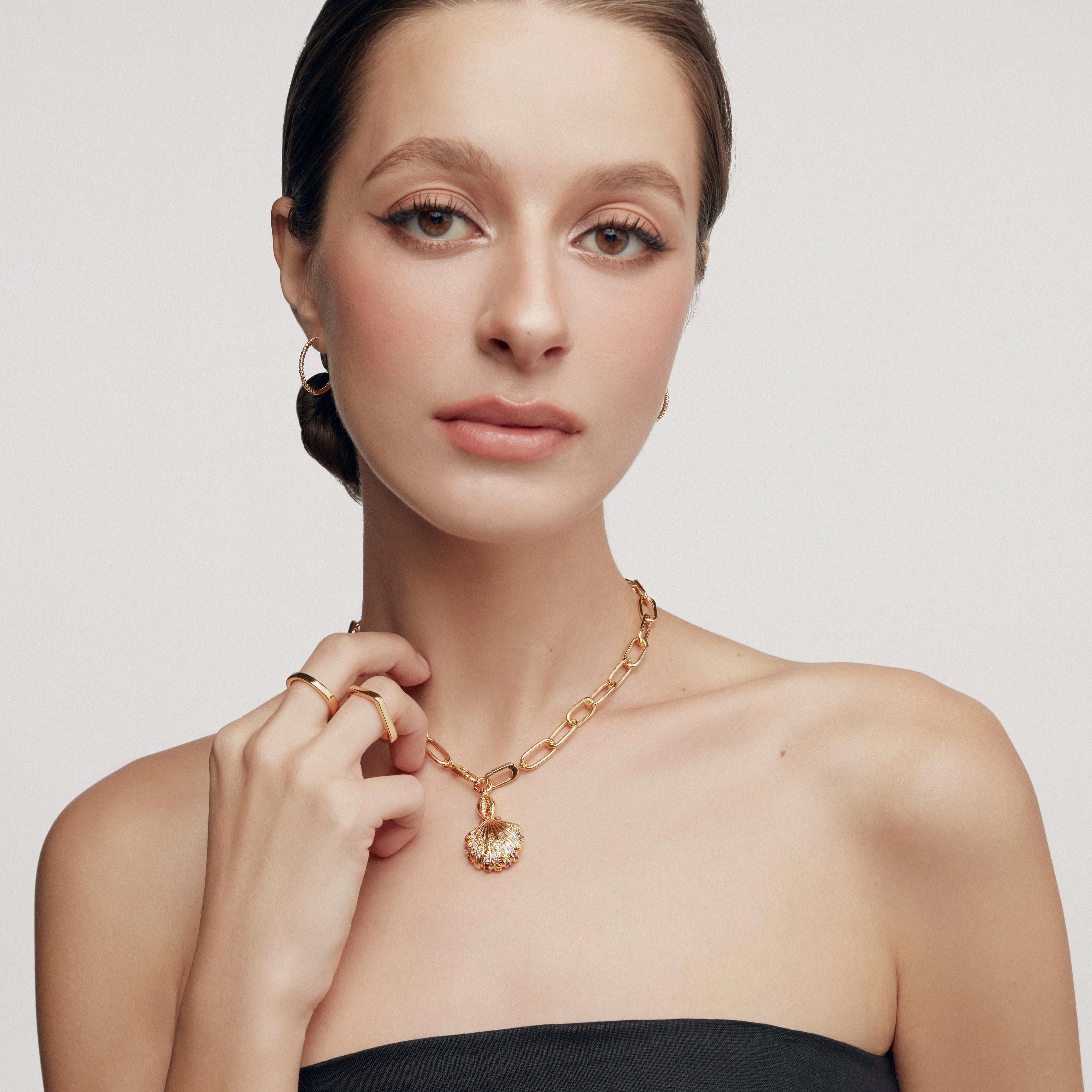 Bold Clip Choker + The Beach Drift Charm