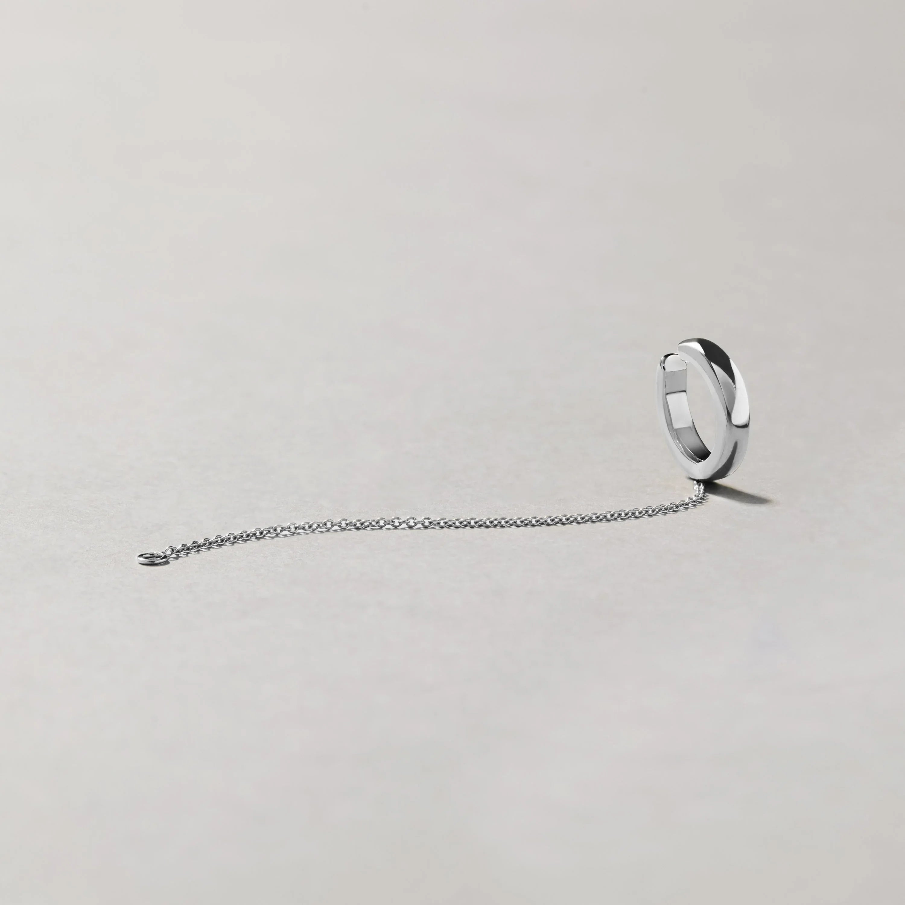 Polished silver-tone ear cuff with minimalist chain design