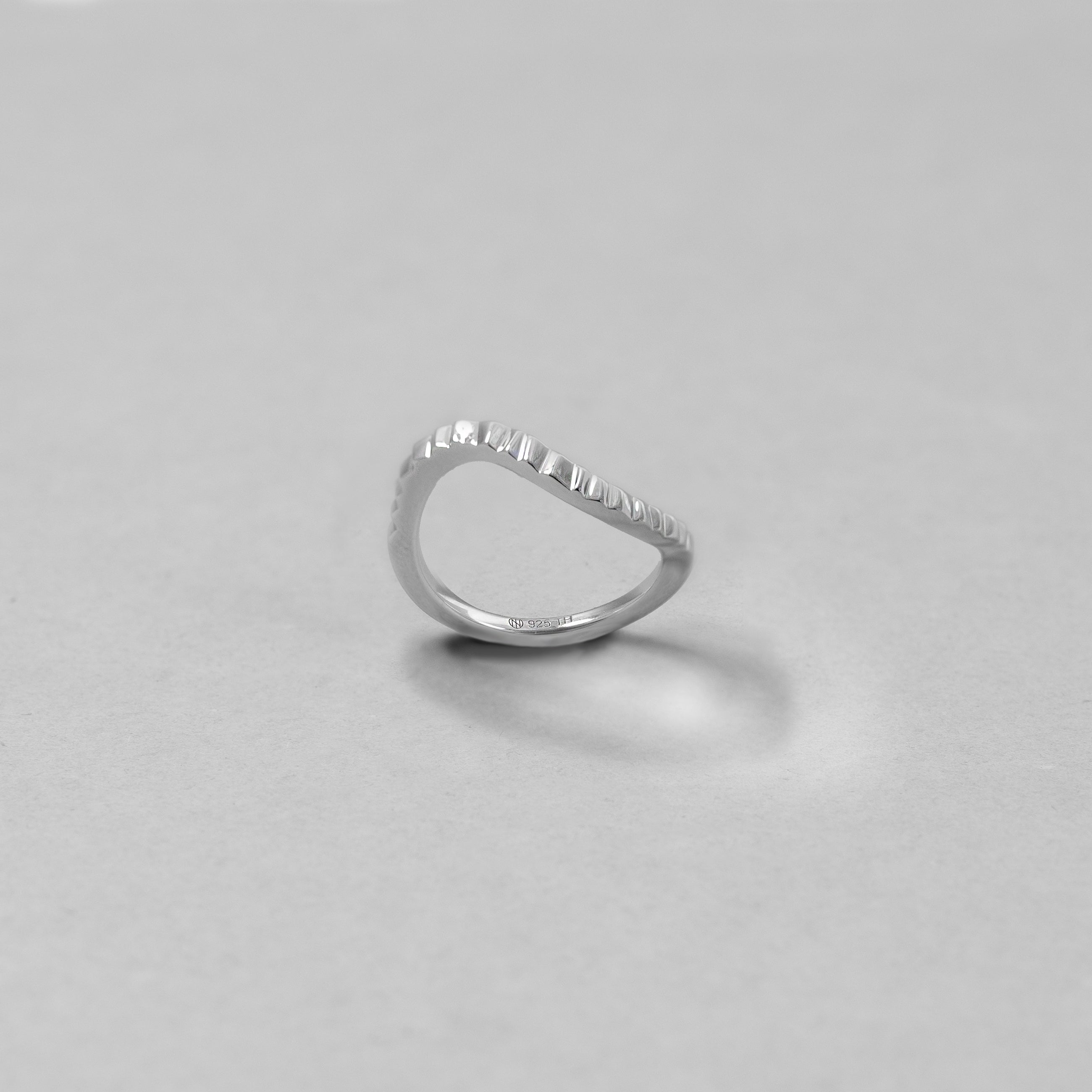 Curve Ring
